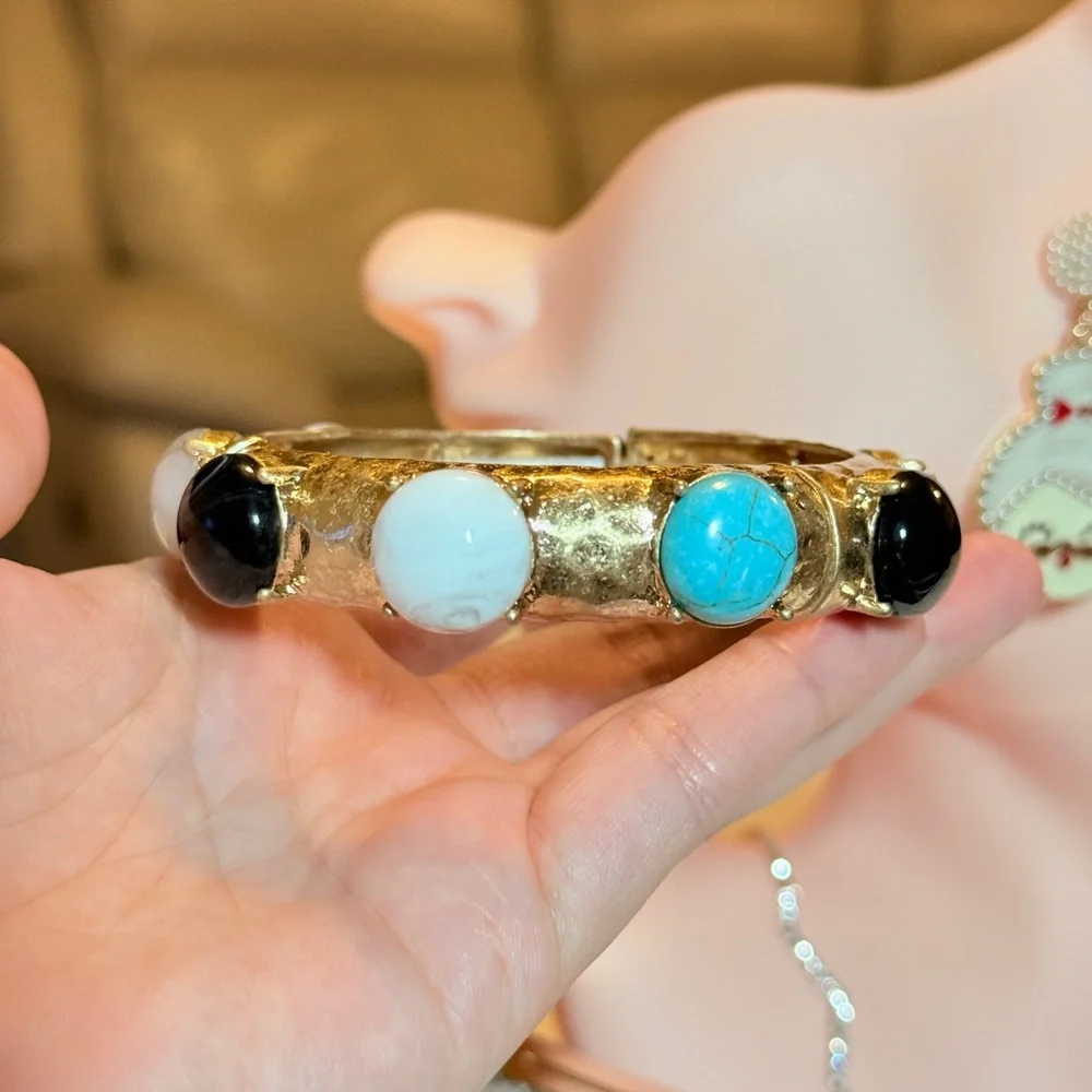 ⚜️ Elegant Gold Bracelet with Black, White, and Turquoise Accents - Picture 6 of 6